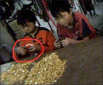 20111122-child_labor03 china smack.jpg